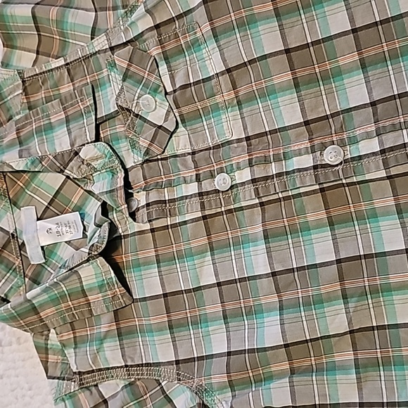Old Navy Size 18-24 months boys button up shirt. - Picture 3 of 7